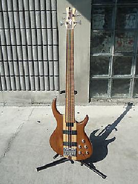 Tobias Basic 5 five string made in Usa bass with Preamp, Bartollini p ups / case